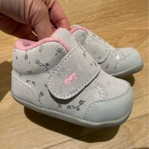 See Kai Run Casey Mini Boots (First Walker) • Size 4 • Gray Suede